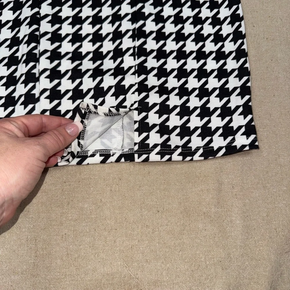 Between Girls Dress Size 12 Black White Houndstooth Sleeveless Shift Short